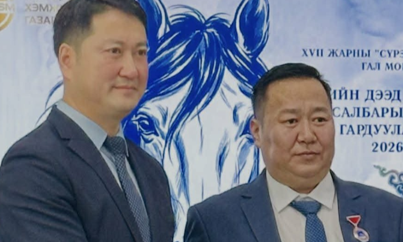 ТӨРИЙН ДЭЭД ШАГНАЛААР ШАГНАГДЛАА.
XVII жарны “Сүрээр дарагч” хэмээх Гал морин жилийн Сар шинийн баярыг тохиолдуулан эрхэлсэн ажилдаа олон жил, үр бүтээлтэй ажилласан тус хэлтсийн албан хаагчдыг төр засаг өндрөөр үнэллээ.
Төрийн “Хөдөлмөрийн хүндэт медаль”-аар
Хэмжих хэрэгслийн баталгаажуулалтын мэргэжилтэн Н.Батзориг,
Лабораторийн биологич-шинжээч С.Нарангэрэл,
Салбарын “Тэргүүний ажилтан” цол тэмдгээр Ахлах нягтлан бодогч Ц.Ганцэцэг нар тус тус шагнагдлаа. 
Хамт олноо манлайлан ажиллаж төрийн хүндэтгэл хүртсэн албан хаагчиддаа халуун баяр хүргэж, сайн сайхан бүхнийг хүсэн ерөөе!